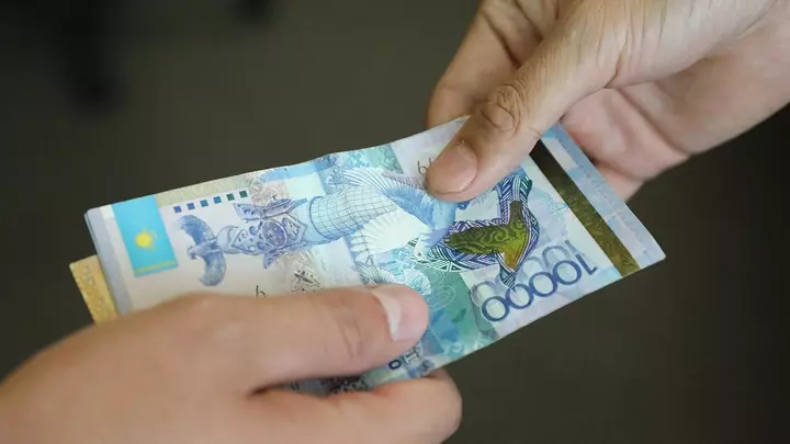 Атырау облысында басқарма басшысы пара алды деген күдікке ілінді