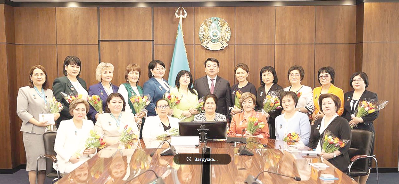 Көпбалалы ұстаздарды құттықтады