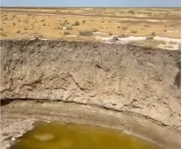 Атырау облысының аумағында үлкен шұңқыр пайда болған