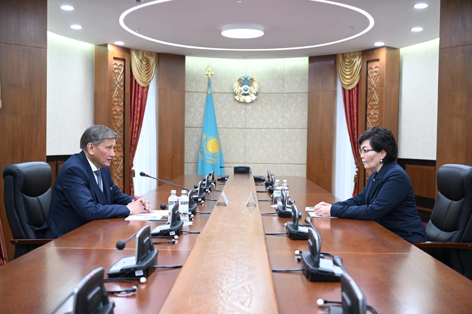 Сенатта әлеуметтік қорғау және еңбек қауіпсіздігі мәселелері талқыланды