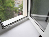 Қостанайда үш жасар бала терезеден құлап кетті