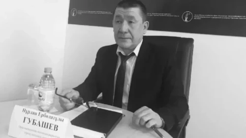 Оралда судья сот залында көз жұмды: Баласы 48 млн теңге өндіріп алды