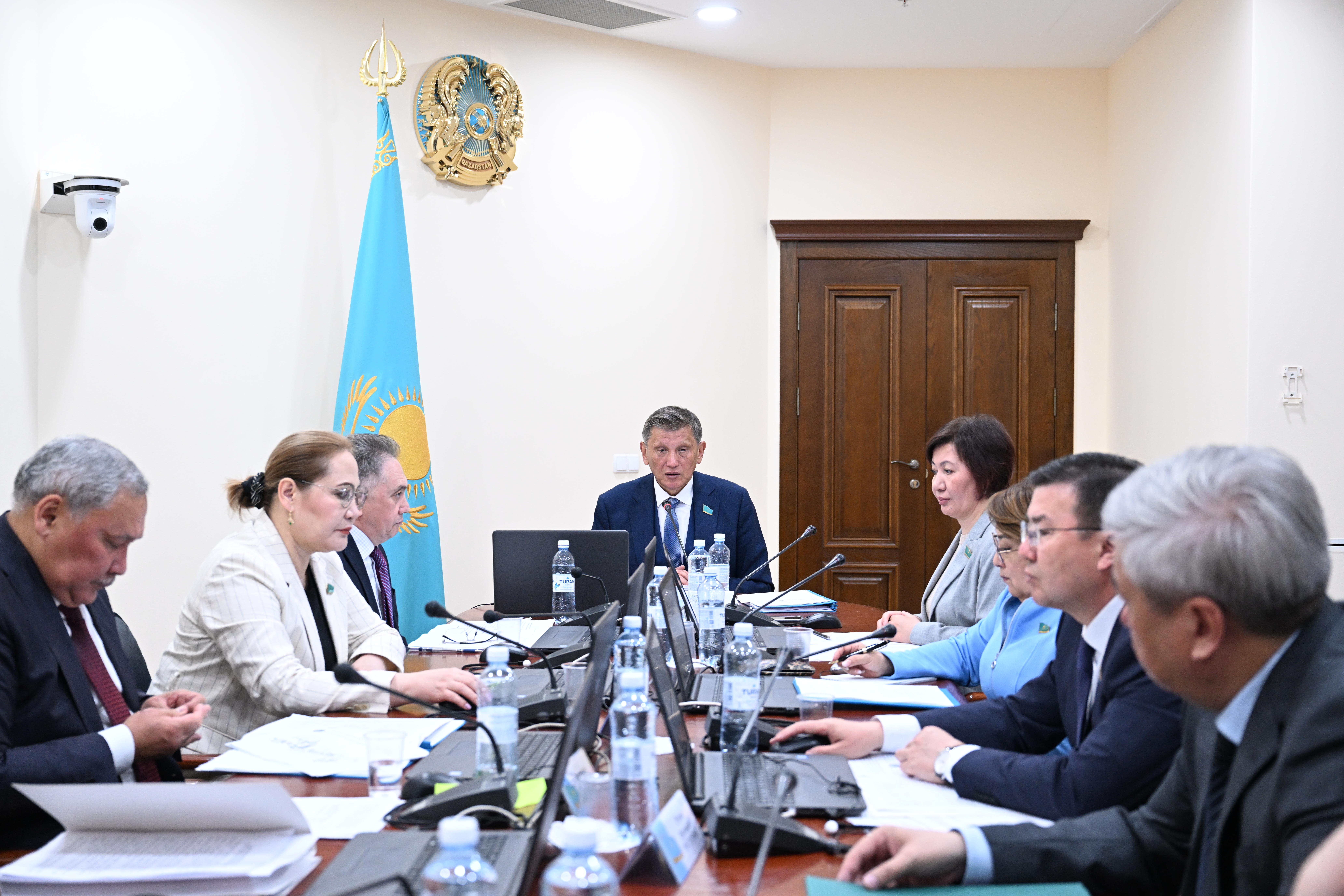 Сенатта ғылыми әлеуетті арттыруды көздейтін заңдар талқыланды