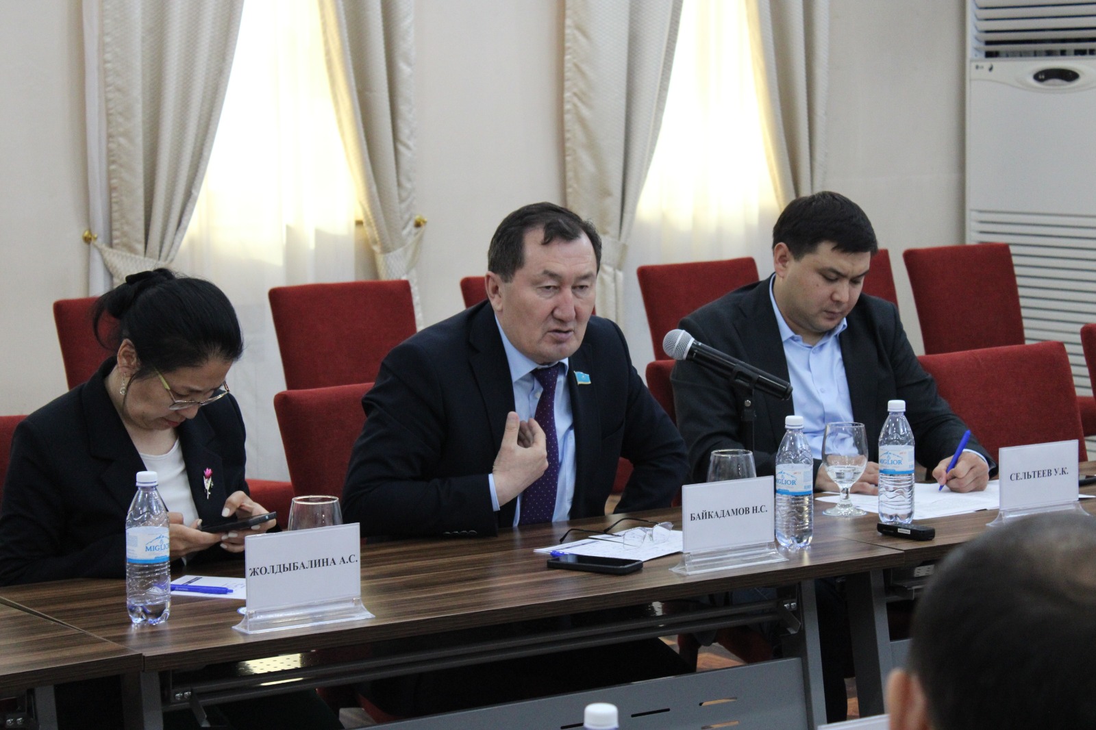 Сарапшылар мәслихат депутаттарының өңірлердегі рөлін талқылады