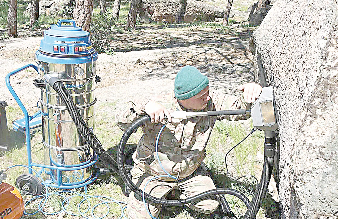 Тастағы бүлдіргі таңбалар