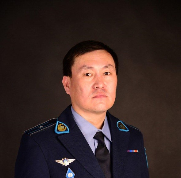 Әрі офицер, әрі ақын