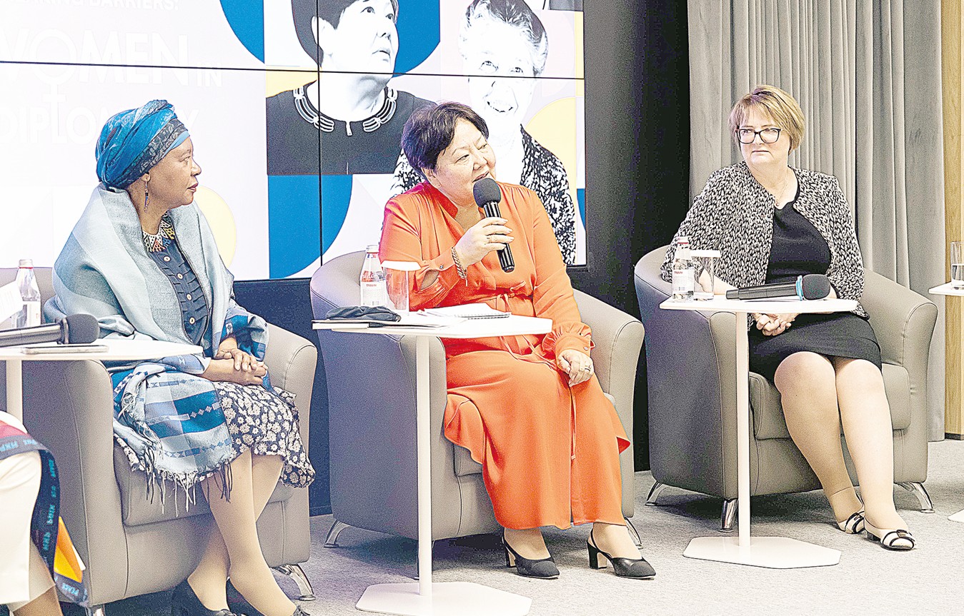 Дипломат әйелдер үлесі артып келеді