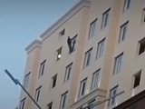 Астанада көпқабатты үйден секірмек болған ер адам қамауға алынды