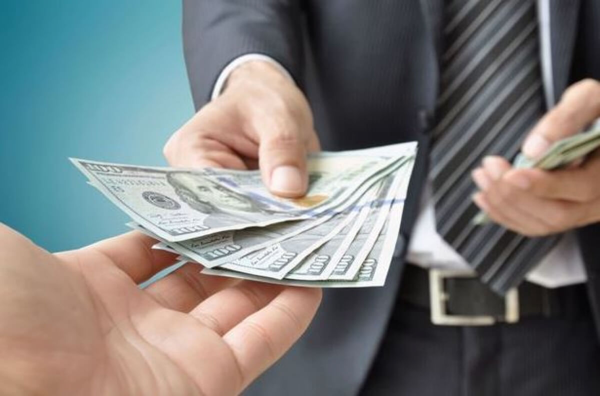 Алматы коммуналдық кәсіпорнының басшысы пара алғаны үшін сотталды