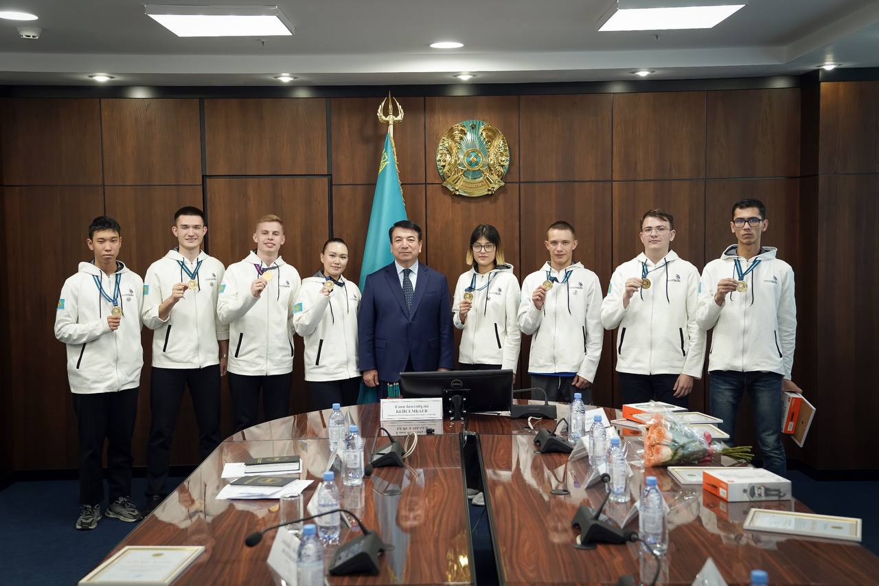 Франциядан жеткен жеті жүлде
