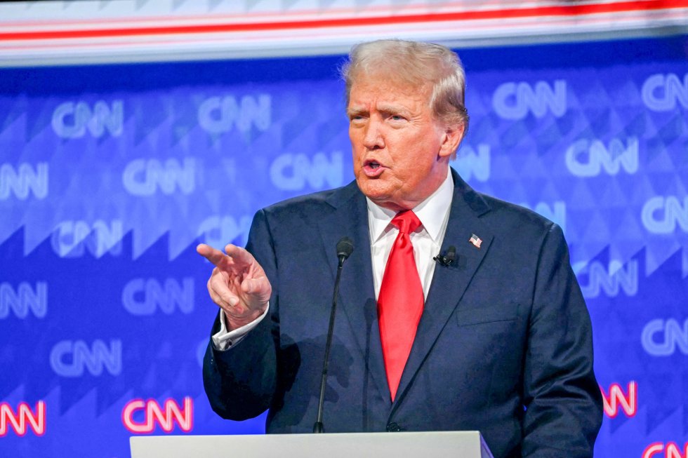Трамп Харриспен дебат өткізуден бас тартты