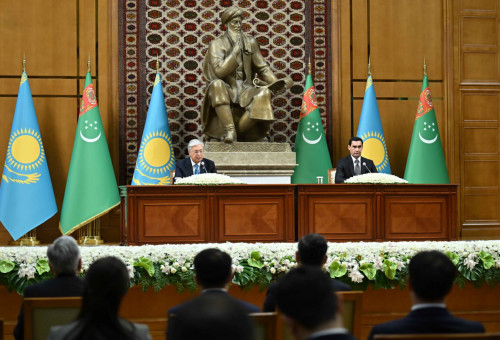 Қазақстан мен Түрікменстан президенттері бірлескен брифинг өткізді