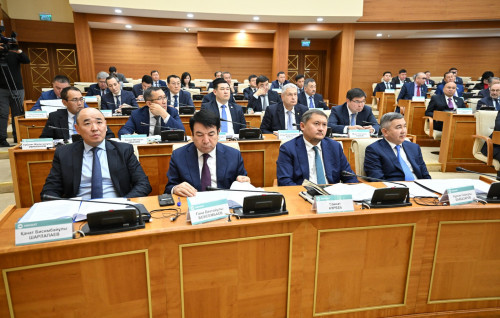 «AMANAT» фракциясы екі заң жобасын қарады