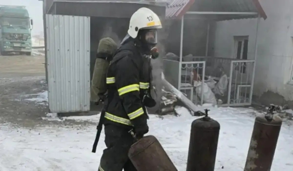 Павлодар облысында өртенген мейрамханадан 13 газ баллоны шығарылды
