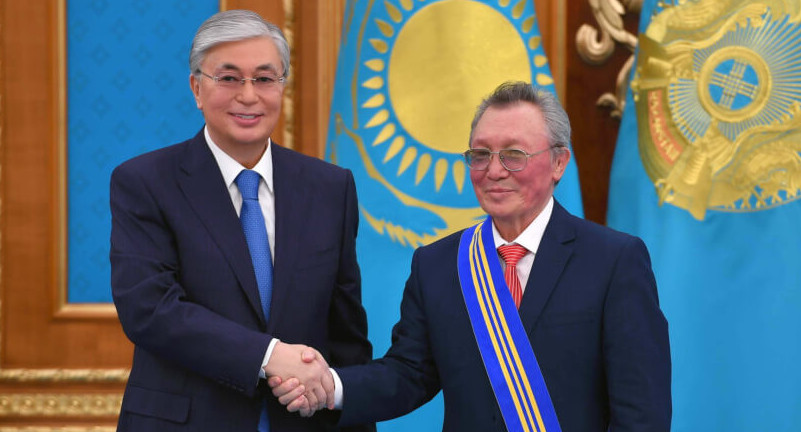 Президент бас басылымдағы сұхбатқа орай Төлен Әбдікке жеделхат жолдады