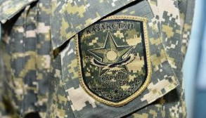 Отарда сарбазды комаға түсірген әскери қызметшіге қатысты үкім шықты