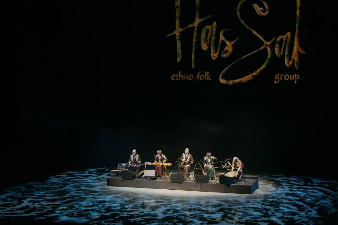 Әуен мен би үйлесіп...