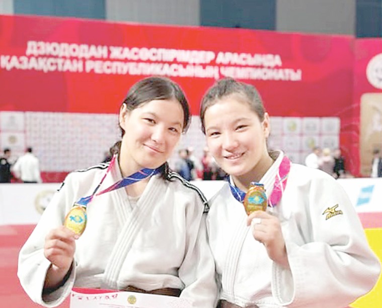 Ғалам ғажаптары: Ерлеген егіздер