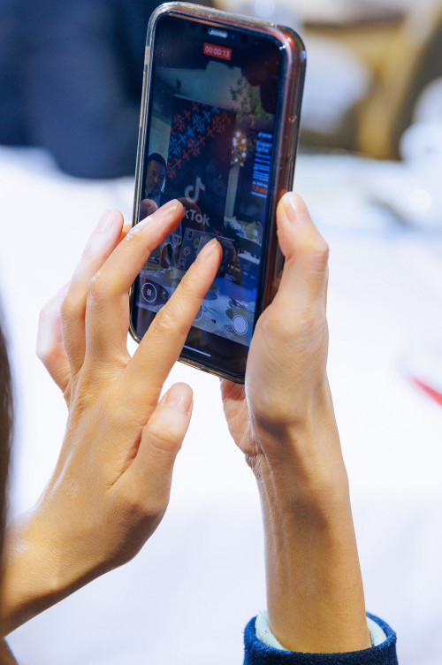 TikTok Қазақстанда 13 жасқа толмағандардың 1,9 миллион есептік жазбасын жойды