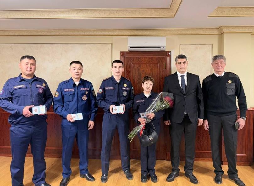 Әзербайжанның Бас консулы құтқарушыларды марапаттады