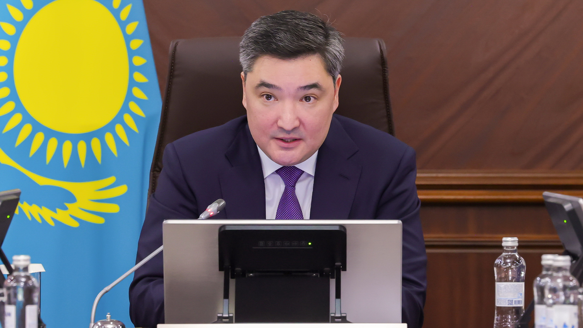 Қауіпсіздікке көздің қарашығындай қараған жөн