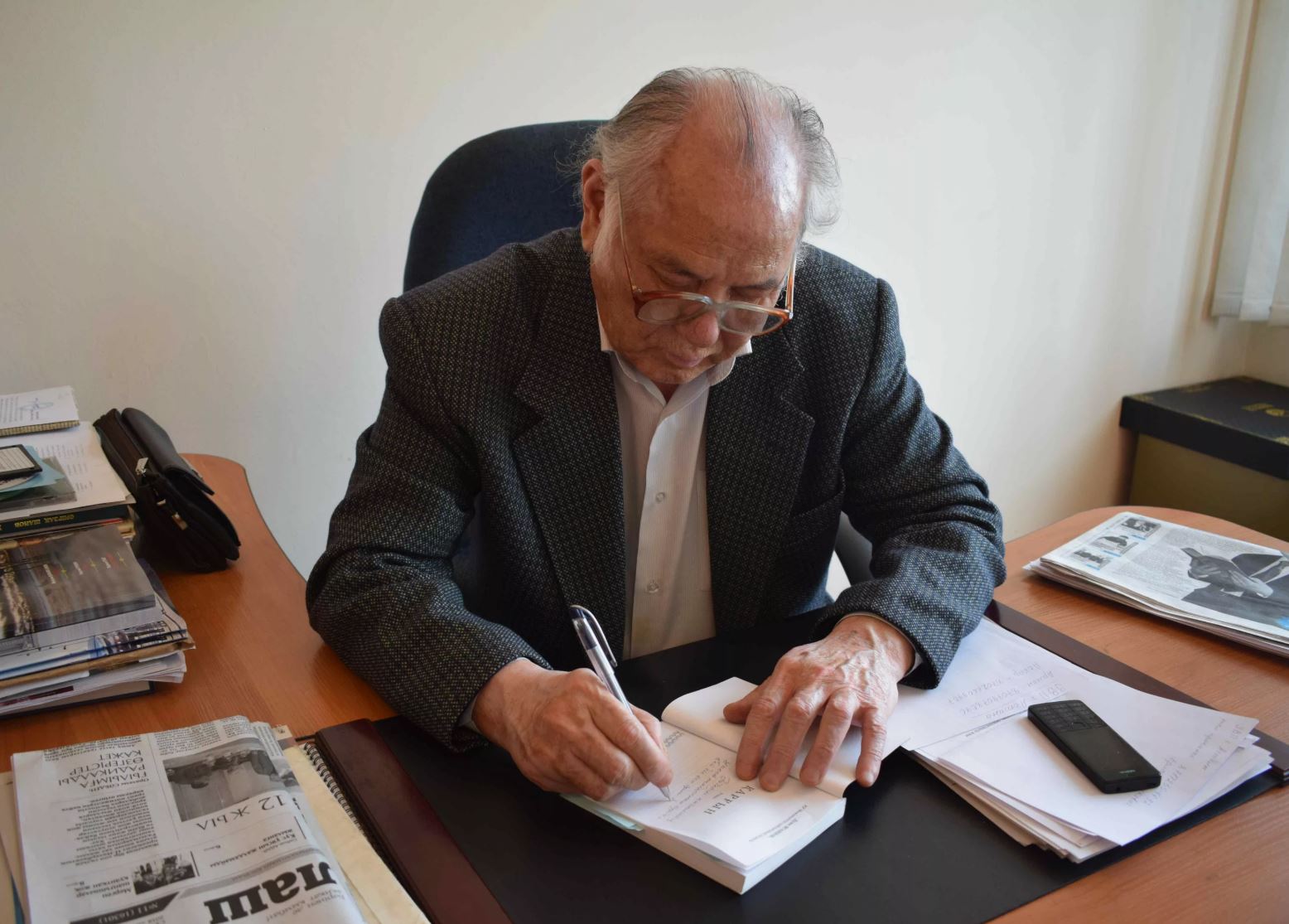 Күлімсіреп қоштасқан еді...