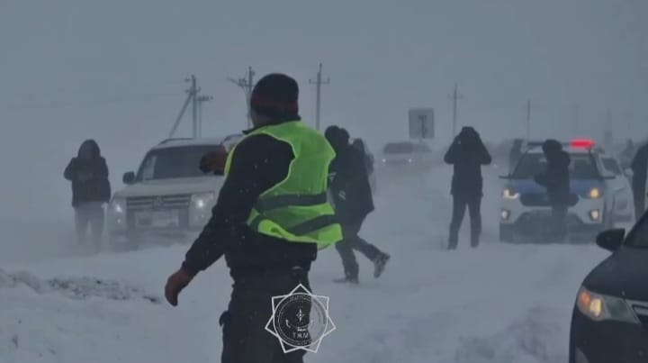 Маңғыстау облысында 71 көлік жолда қалған