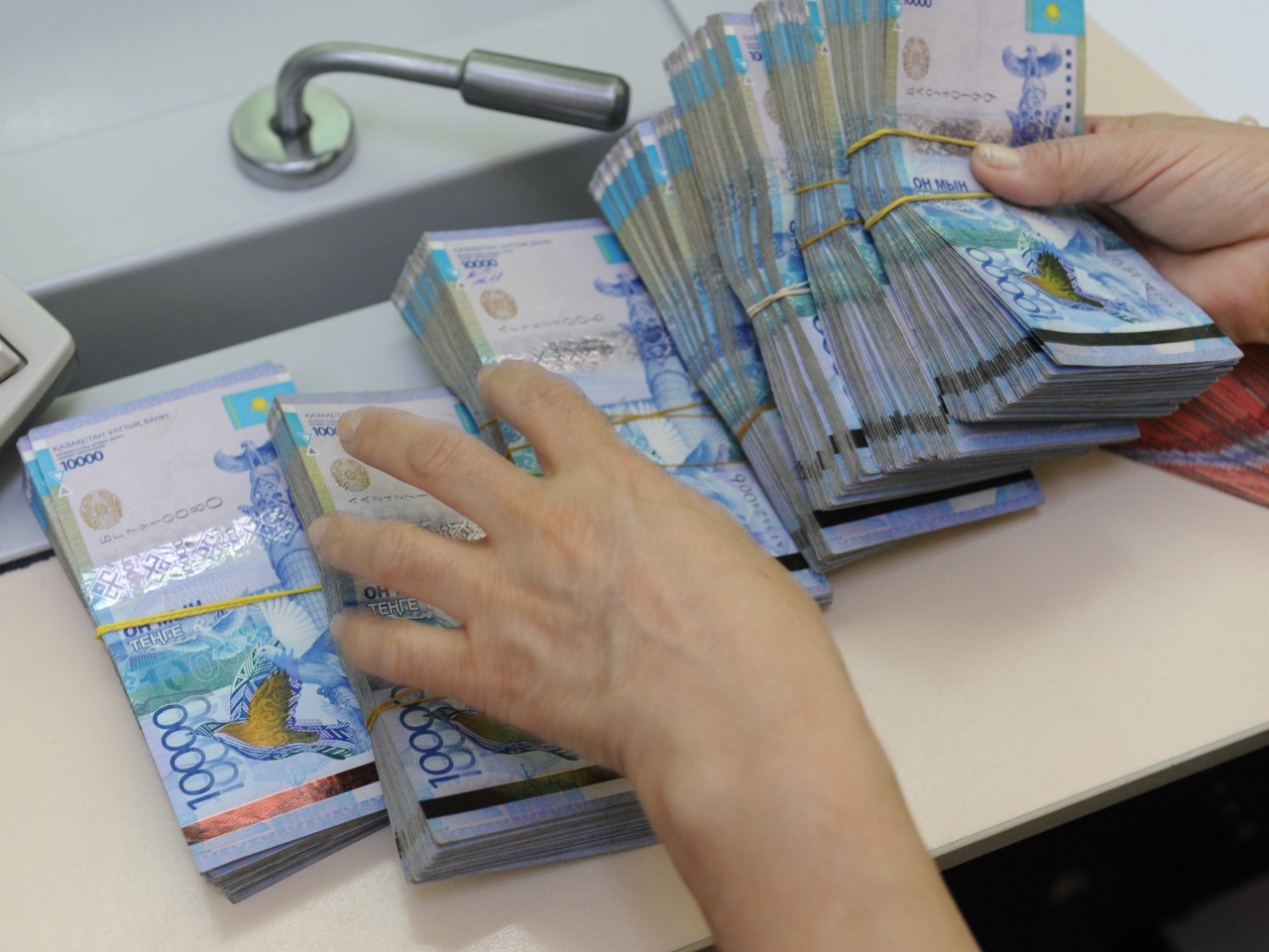 Ақша базасы азайды