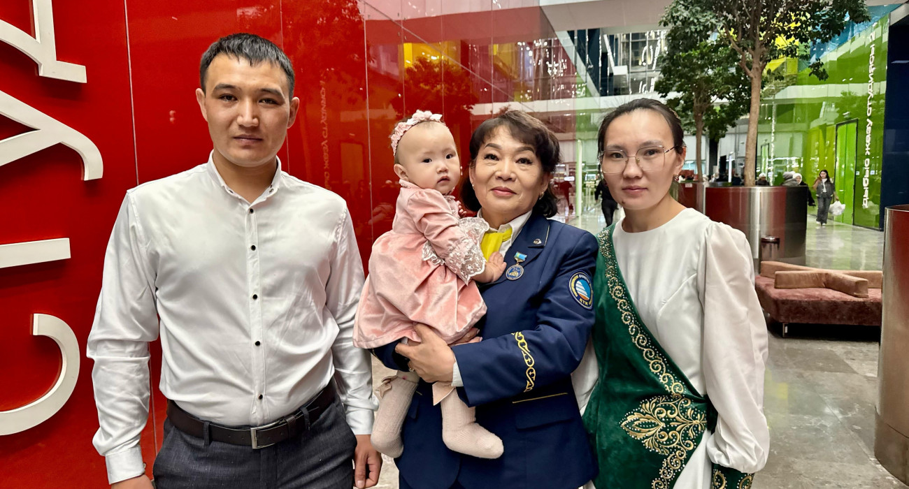 Анамның иісі бар трусики порно онлайн Мини юбкадағы трансвеститтердің суреттері