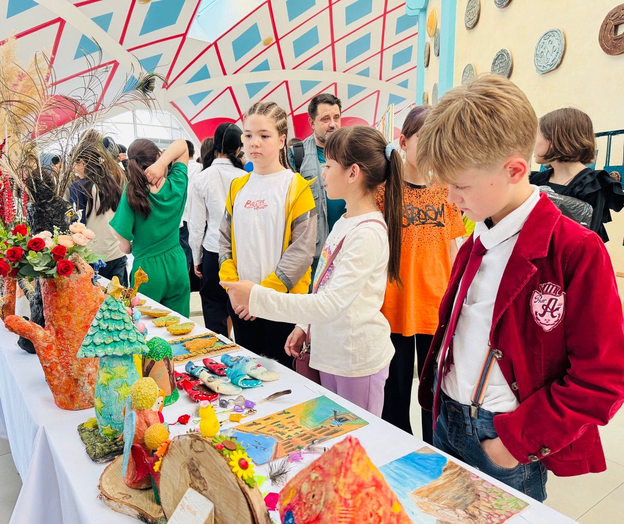 Достық үйінде "Менің әлемім" атты көрме ашылды