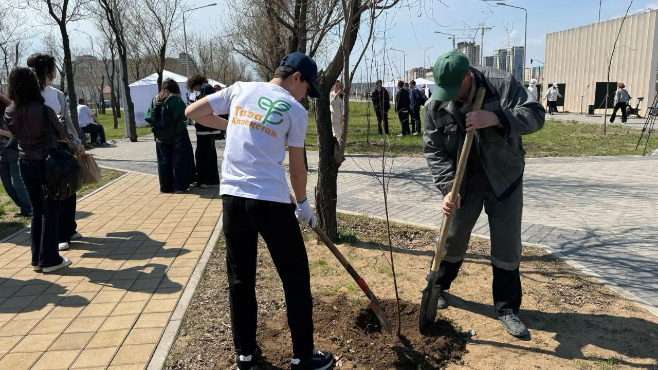 Қарағандылықтар саябақтар мен аулаларды көгалдандырды
