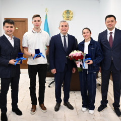 Алматылық Олимпиада жүлдегерлері уәде етілген үйлерін алды