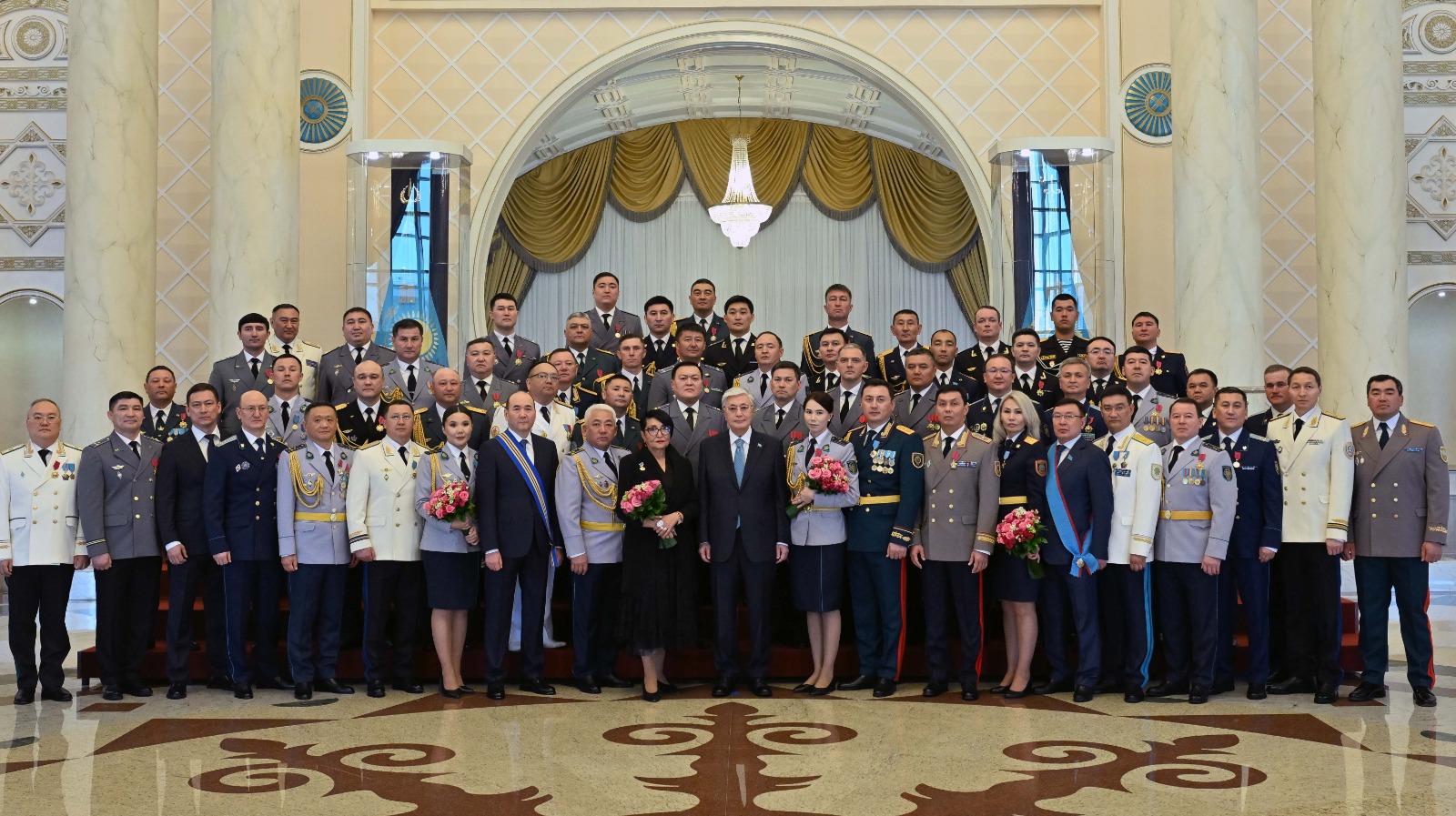 Президент әскери шен беру туралы Жарлыққа қол қойды