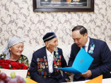Қарашөкеев ардагерлерге құрмет көрсетті