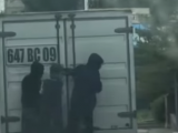 Жүріп бара жатқан көлікке жармасқан балалардың ата-аналары жазаланды