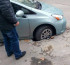 Шұңқырға түсіп кеткен машинаны құтқарушылар шығарды