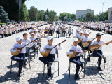 Жетісуда 5000 адам бір мезетте күй тартып, рекорд орнатты