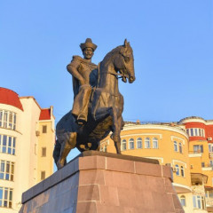 Хан Кене өз тұғырында