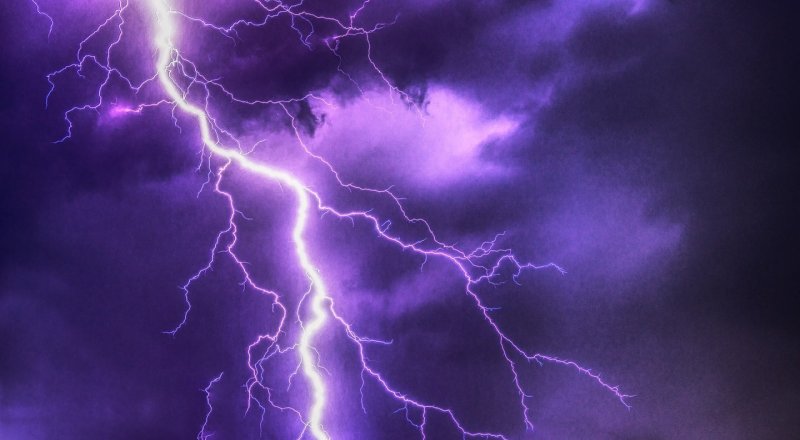 Атырауда жеке иеліктегі тұрғын үйге найзағай түсті