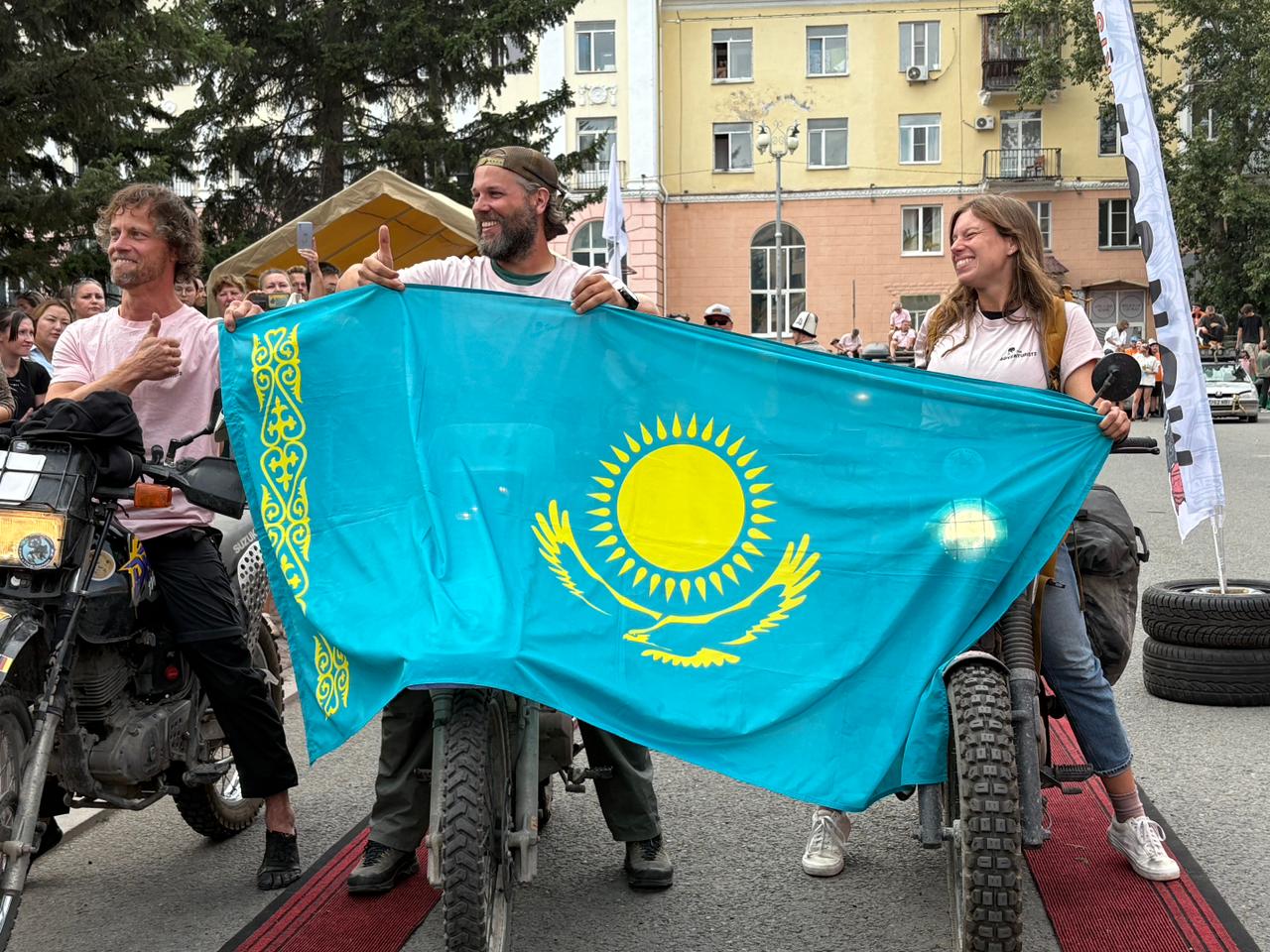 «Mongol Rally» Өскеменде мәреге жетті