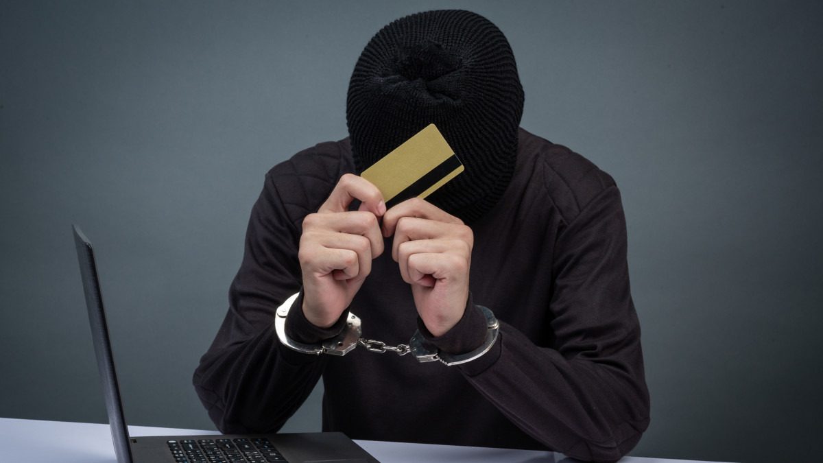 Полиция алаяқтардың 2,2 млрд теңгені заңсыз иемденуіне жол бермеді