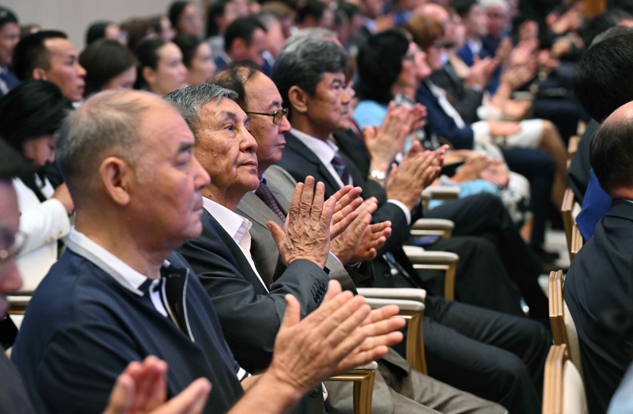 Ұлттық экономикамыздың мықты индустриялық негізін қалап жатырмыз – Тоқаев