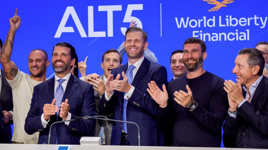 АҚШ президентінің әулеті бір тәулікте 5 млрд доллар тапты