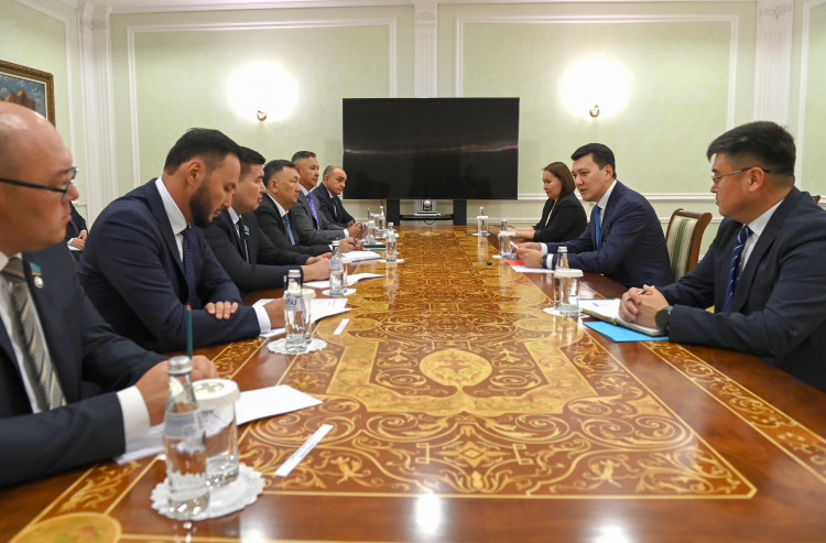 Ерлан Қарин Парламент Мәжілісіндегі фракциялардың жетекшілерімен кездесті
