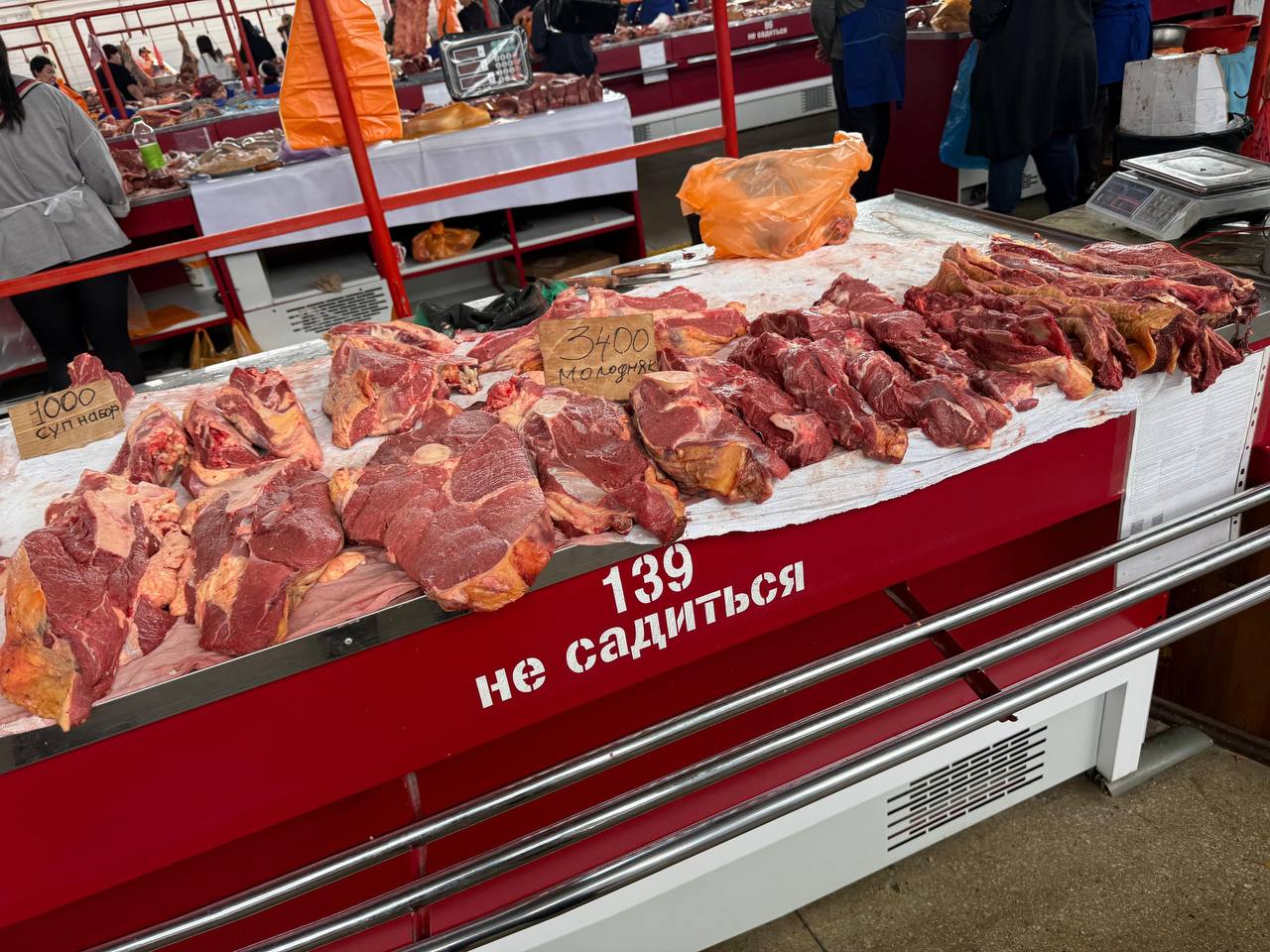 Семейдегі жәрмеңкеде 19,5 тонна сиыр еті мен мыңдаған килограмм көкөніс төмен бағамен сатылды