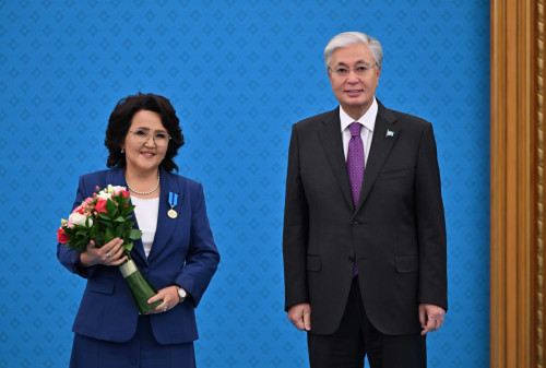 Президент бір топ ұстазды мемлекеттік наградамен марапаттады