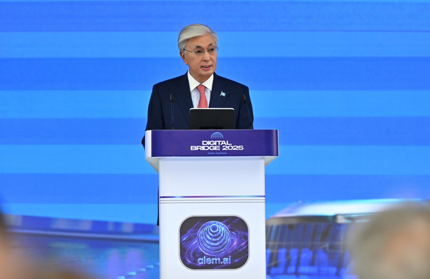 Digital Bridge – 2025: Адамзат дамуының ендігі бағдары ЖИ-ге тікелей байланысты