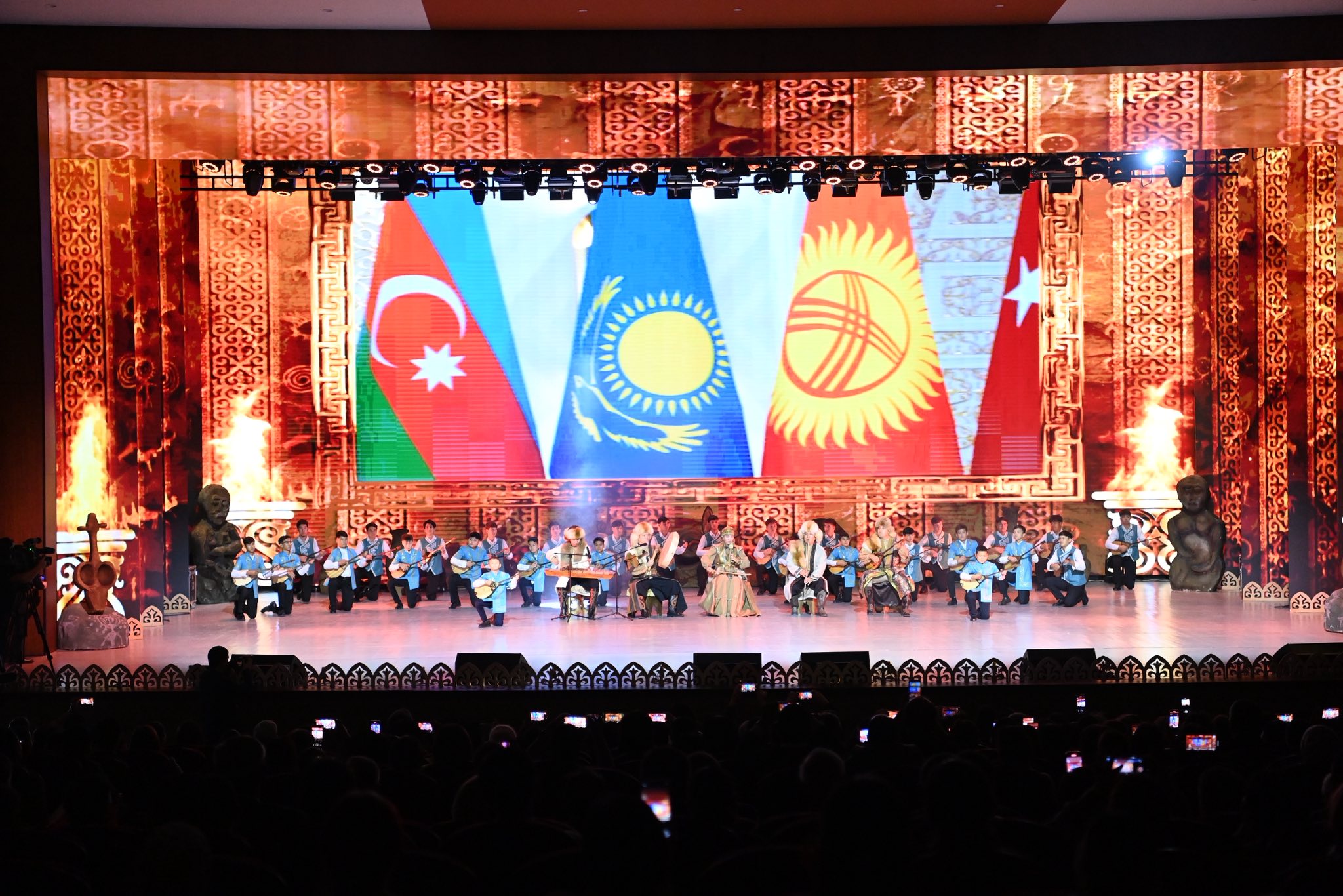 Сырдағы көне саз күмбірі