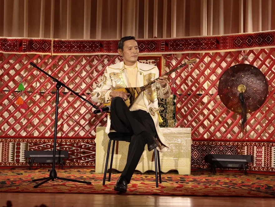 Күй күмбірлеген кеш