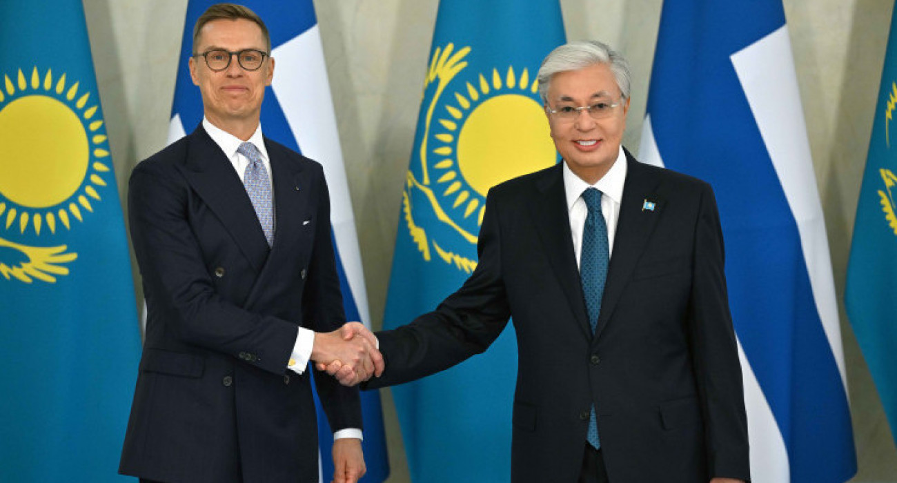 Әйелді қол астындағы секс видеосы